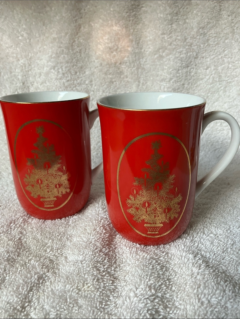 2 Red Holiday Ceramic Mugs with Gold Christmas Tree Otagiri Japan